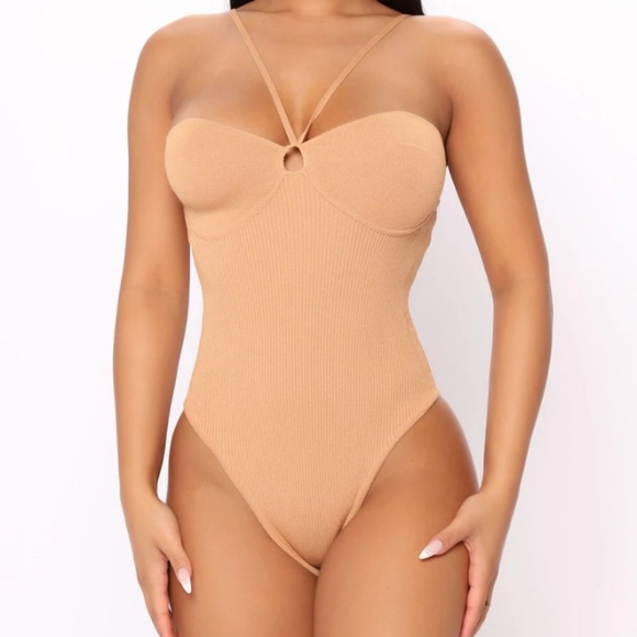 Keyhole bodysuit - Picture 2 of 5